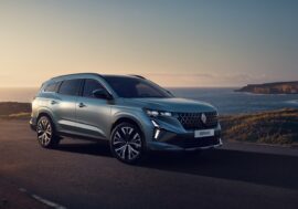 Nový Renaut Espace jde na ruku rodinám a dlouhým výletům. Zároveň z vás udělá lepšího řidiče