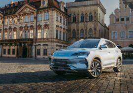 BYD zahajuje prodej na českém trhu se třemi modely. Vidět je můžete na Praze 9