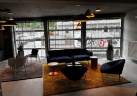 Na Praze 6 otevřel nový showroom značek BMW a MINI. Připomíná luxusní salonek