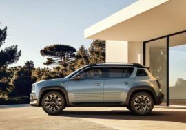 Renault 4 E-Tech vstupuje s rozmanitým ceníkem na český trh. Má i verzi s otevřenou střechou