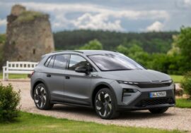 Českým Autem roku 2026 je Škoda Elroq. Anketu PR roku vyhrála CUPRA