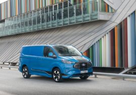 U Fordu peníze nehrají roli. Postavil diesel, plug-in hybrid a elektromobil na stejnou cenovou úroveň