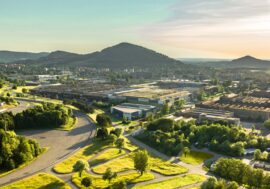 Český autoprůmysl upevňuje své výsadní postavení. Vznikne tu nová továrna na komponenty důležitých značek