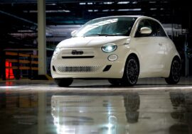 Fiat 500 dostává hybridní pohon. Do konce roku vyjede na trh 5000 aut ve třech verzích