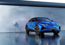 Bezpečnostní zásady při jízdě elektromobilem a nabíjení, které byste neměli brát na lehkou váhu