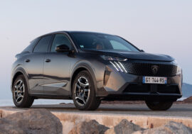 Peugeot 3008 dosáhl významného výrobního milníku. Brzy se ukáže nejvýkonnější verze