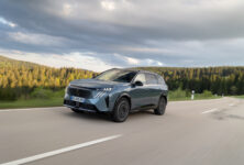 Peugeot zlevňuje model 5008 až o 60.000 Kč a přidává letní edici