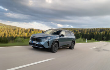 Peugeot zlevňuje model 5008 až o 60.000 Kč a přidává letní edici