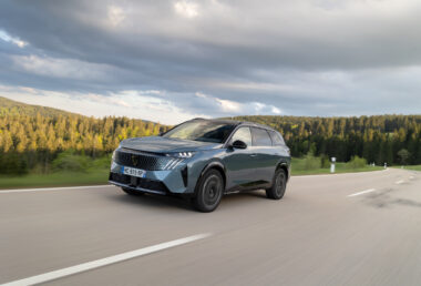 Peugeot zlevňuje model 5008 až o 60.000 Kč a přidává letní edici