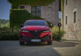 Z Alfy Romeo Tonale se po modernizaci stává prémiový vůz. Srdce řidiče zůstává
