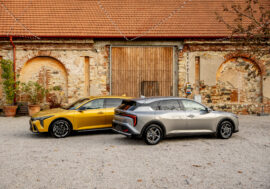 Kia K4 má české ceny. Rodinný hatchback nadchne výběrem motorů a bohatou výbavouo