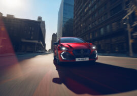 Nový Renault Clio přináší hybrid s velkým výkonem a mizivou spotřebou. Základní model startuje na 434 000 Kč