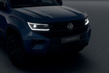 Volkswagen Amarok lze objednávat ve stylové linii Dark Label. Stylem a komfortem nešetří