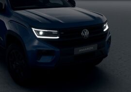 Volkswagen Amarok lze objednávat ve stylové linii Dark Label. Stylem a komfortem nešetří