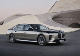 BMW řady 7 přebírá techniku Neue Klasse. Facelift mění víc než jen masku
