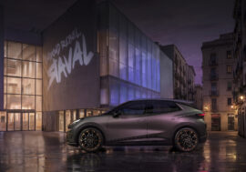 CUPRA Raval míří do měst. Plní touhu po designu a naladění pro řidiče
