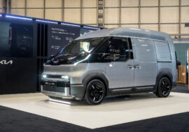 Kia rozšiřuje nabídku elektrické dodávky PV5. Přidává verzi s vysokou střechou i kratší městské provedení