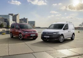 První informace o modernizovaném Volkswagenu Caddy. Mění vzhled i interiér
