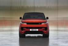 Range Rover Sport slaví 20 let limitkou Twenty Edition. V nabídce je V8 i plug-in hybrid P550e