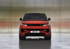 Range Rover Sport slaví 20 let limitkou Twenty Edition. V nabídce je V8 i plug-in hybrid P550e