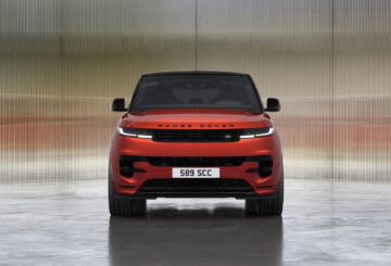 Range Rover Sport slaví 20 let limitkou Twenty Edition. V nabídce je V8 i plug-in hybrid P550e