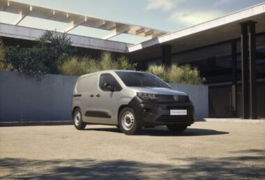 Peugeot Partner slaví 30 let. Nová verze Active míří na praktičtější práci v dodávce