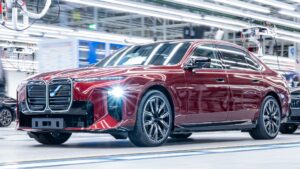 BMW řady 7 jde do výroby. Dingolfing poprvé zapojuje nástroje Neue Klasse