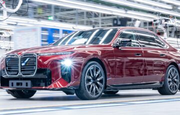 BMW řady 7 jde do výroby. Dingolfing poprvé zapojuje nástroje Neue Klasse