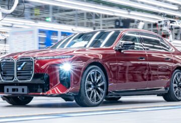 BMW řady 7 jde do výroby. Dingolfing poprvé zapojuje nástroje Neue Klasse