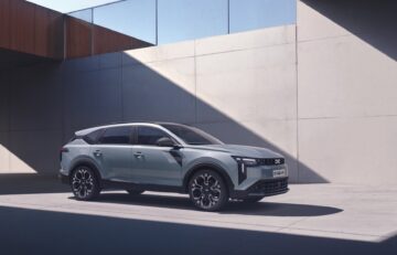Dacia Striker rozšíří nabídku v segmentu C. Kombinuje SUV, kombi a limuzínu