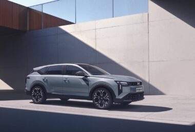 Dacia Striker rozšíří nabídku v segmentu C. Kombinuje SUV, kombi a limuzínu