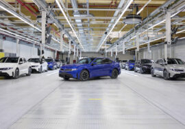 BMW spustilo sériovou výrobu i3. Silné předobjednávky tlačí výrobu rychle nahoru