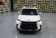 Forthing T5 nabízí automat, 125 kW a bohatou výbavu za 549.900 Kč