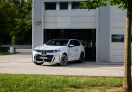 BMW iX5 Hydrogen míří k sériové výrobě. Dojezd má dosáhnout 750 km