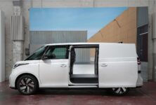 Volkswagen ID. Buzz Cargo Long přidává delší nákladový prostor, nakládání palet z boku, 4MOTION a V2L