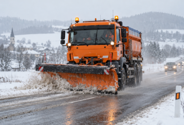ŘSD nasadí chytré sypače. Posyp budou řídit data z meteostanic
